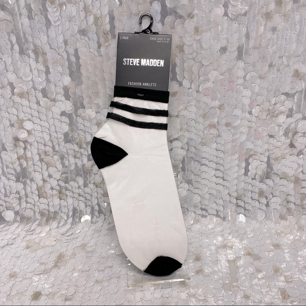 Steve Madden “L-Striped”